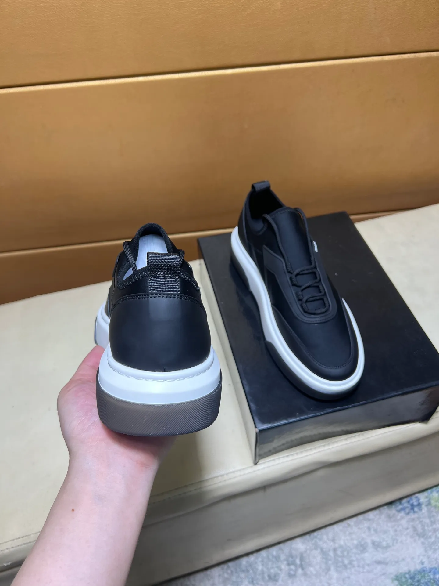 pp560💰👑👑《PRADA》【Classic Original Version】Prada: Top 🔝 Purchasing Agent 🔍🔍Sold at the latest men’s counter simultaneously, imported high-quality original version from Italy 🇮🇹: 🔝Brand silk calfskin·Shoe height, brand logo·Brand high mercerized canvas cloth·Tongue screen printing Brand logo: Prominent (high-end, extravagance, class), exquisite workmanship (imported Italian 🇮🇹 water-based mesh lining, 🐂cowhide feet), soles: original soles specially provided by the original factory, double-layer movable molding: transparent air cushion bottom, environmentally friendly, wear-resistant, ultra-light, comfortable, 🌲🌲🌲, real-life photos 🎬The real ones are more beautiful Code number 38-44